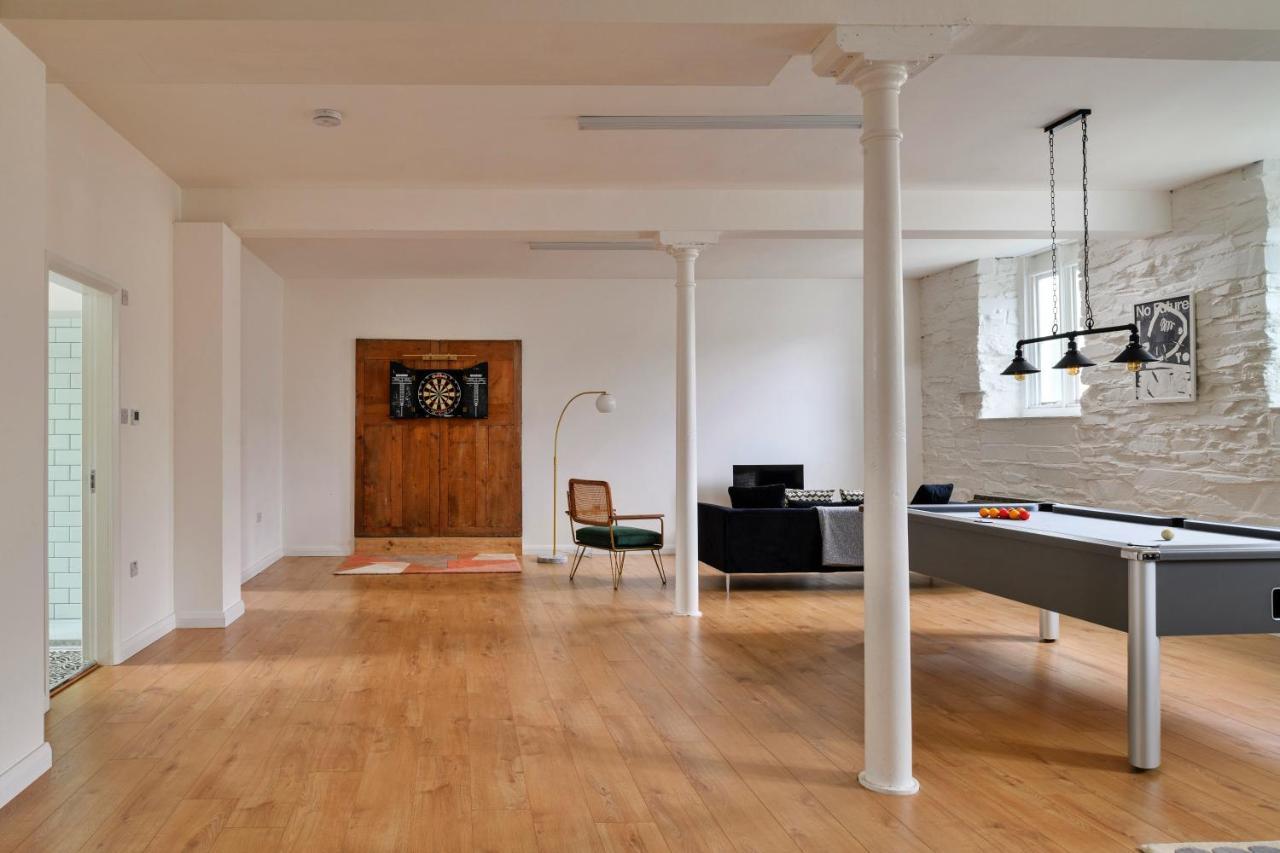 Finest Retreats - Luxury Converted Chapel With Hot Tub & Games Room Dinas Mawddwy Esterno foto