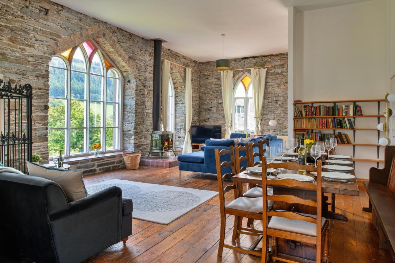 Finest Retreats - Luxury Converted Chapel With Hot Tub & Games Room Dinas Mawddwy Esterno foto