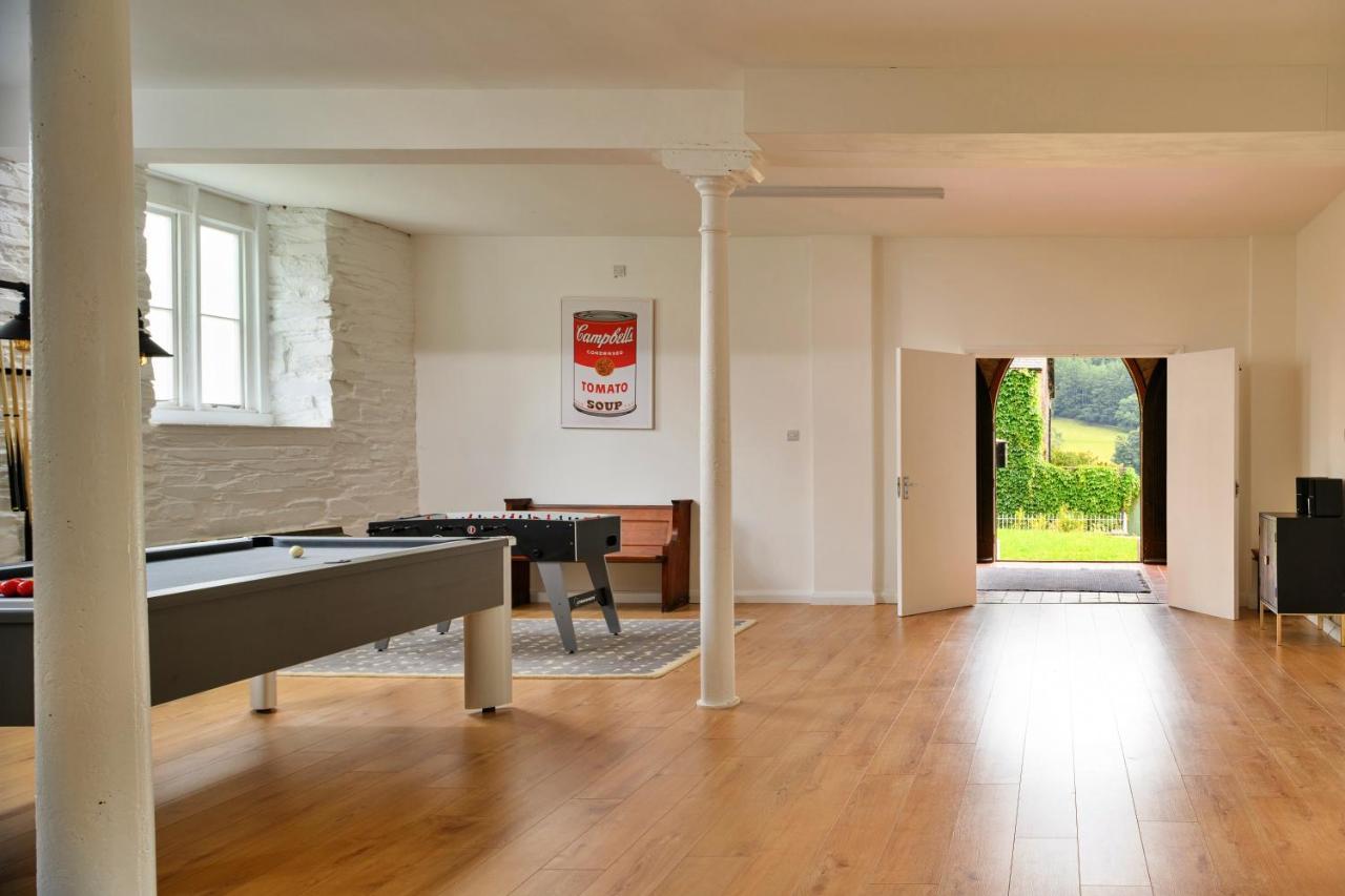 Finest Retreats - Luxury Converted Chapel With Hot Tub & Games Room Dinas Mawddwy Esterno foto
